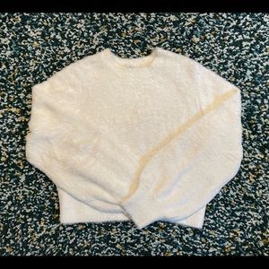 Aritzia Sunday Best white fuzzy cropped crewneck sweater w/ ballon sleeves, sz L